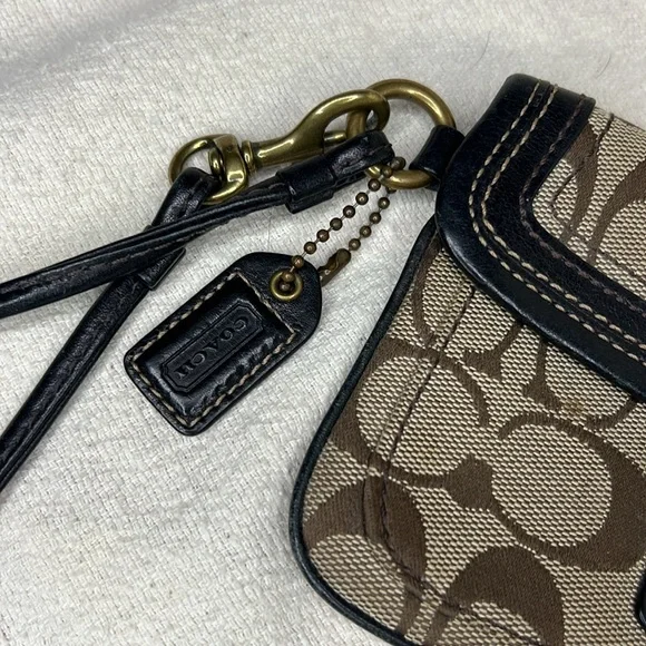 Coach Legacy Signature Brown Canvas & Leather Turnlock Wristlet Striped Interior - Picture 3 of 14